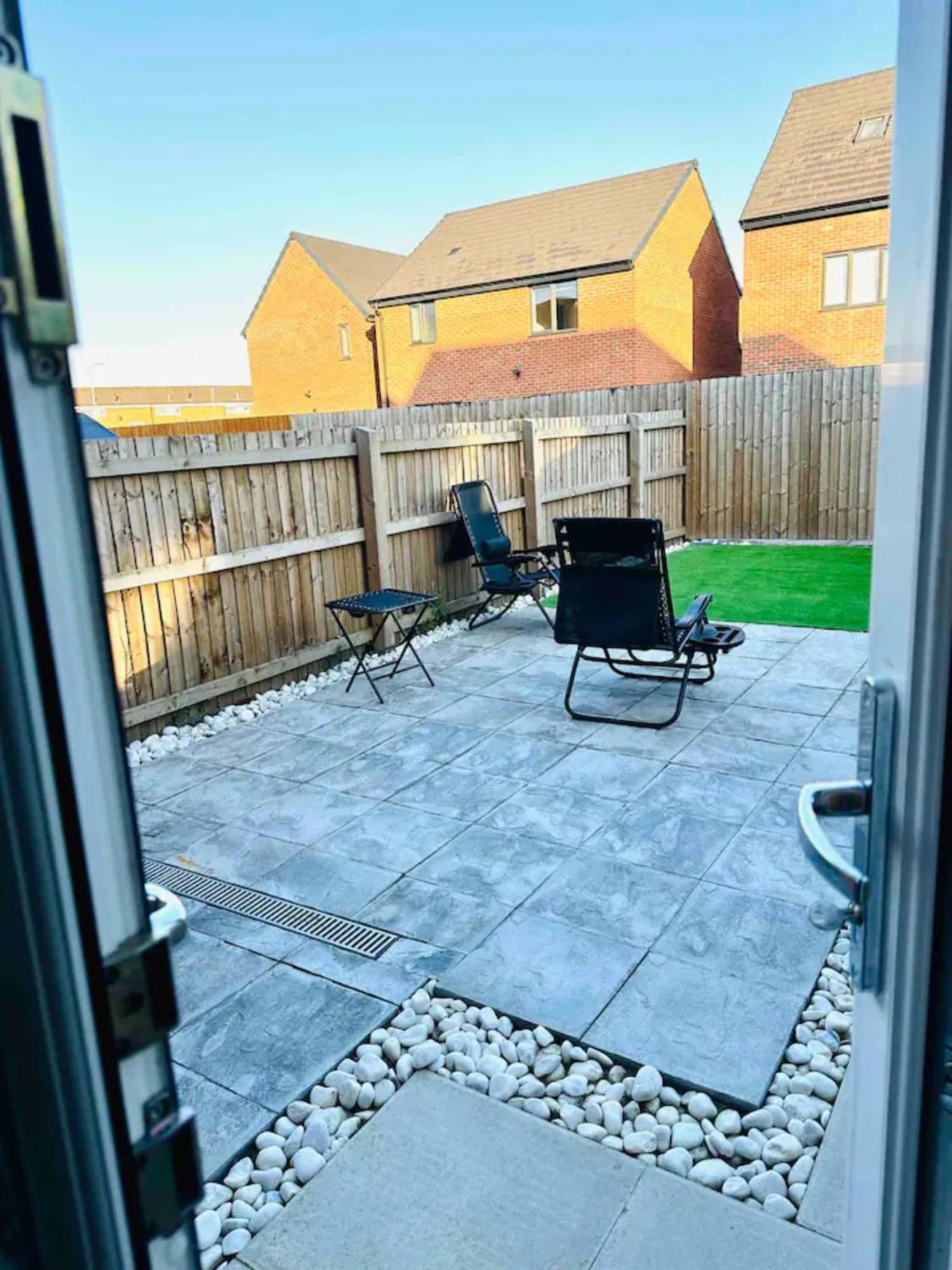 Stunning Private Room In A Home - Bathroom & Parking! Salford  Extérieur photo