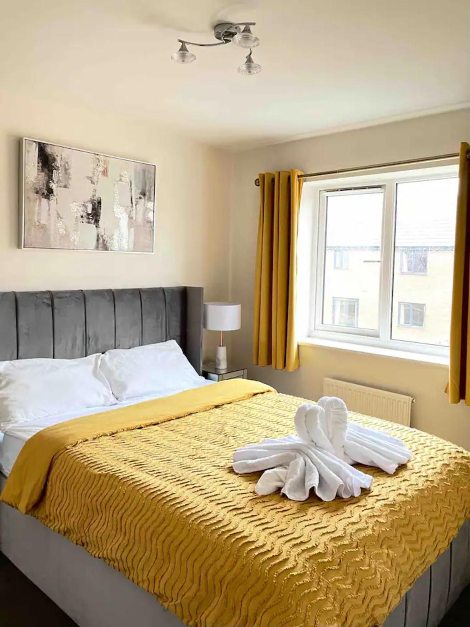 Stunning Private Room In A Home - Bathroom & Parking! Salford  Extérieur photo